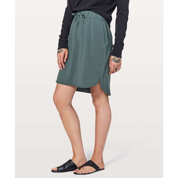 Lululemon On The Fly Skirt *21" in Gravity Size 10 - Picture 2 of 5